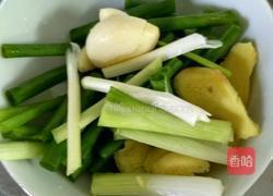 西兰花炒牛肉丸的做法图解1