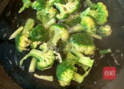 西兰花炒牛肉丸的做法图解4