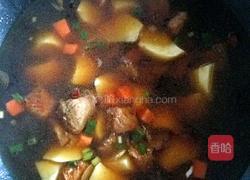 土豆烧猪肉的做法图解5