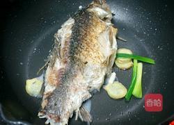 醋焖鲫鱼的做法图解5