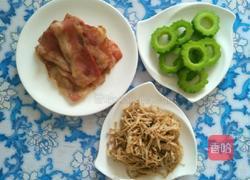 苦瓜培根金针菇卷的做法图解7