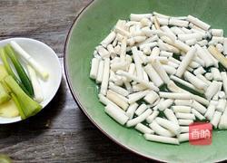 通草鲫鱼汤的做法图解3