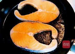 香煎三文鱼扒的做法图解2