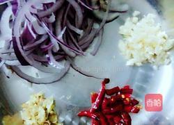 土豆丝炒洋葱丝的做法图解2