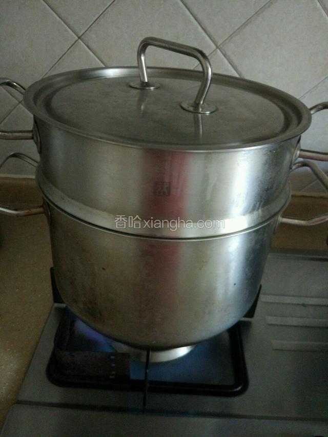 大火烧开，装中小火，慢炖两个小时左右！
