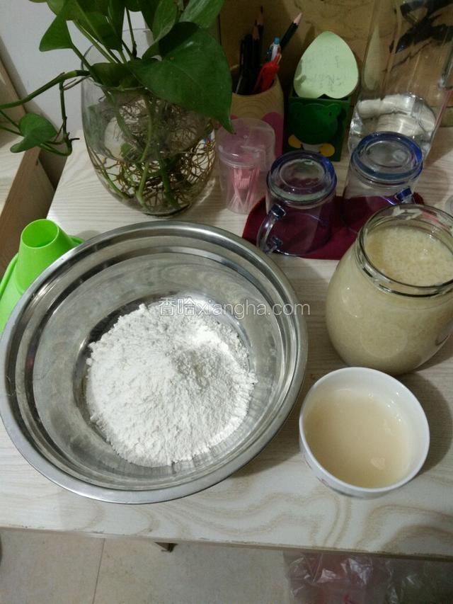面粉，酵母，酒酿准备好