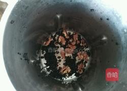 黑芝麻核桃黑豆糊的做法图解2