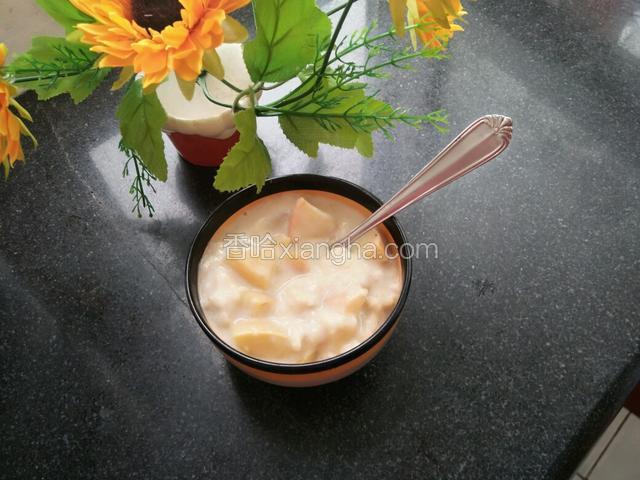 燕麦牛奶水果粥