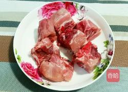 冬瓜薏米猪骨汤的做法图解1