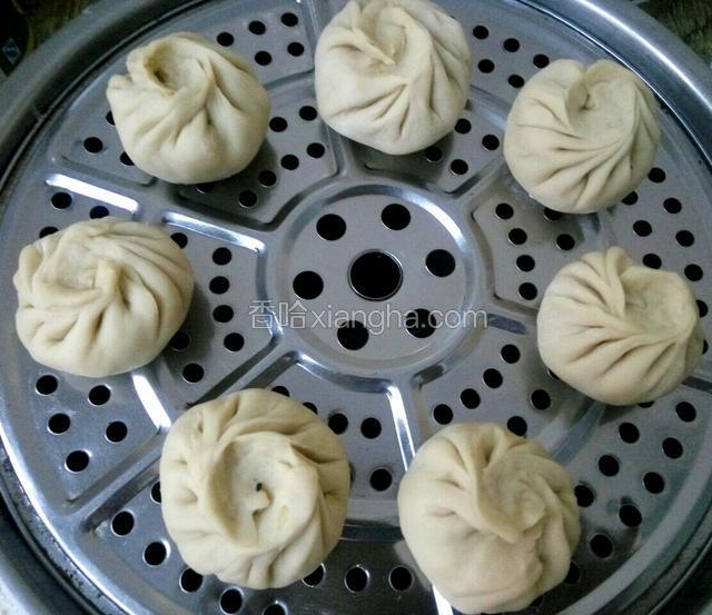 凉水上锅，水开蒸二十分钟，关火
