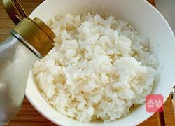 鱼子酱寿司的做法图解2