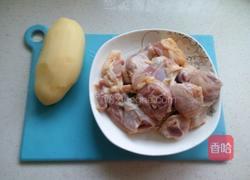 红烧鸡块烧土豆的做法图解1