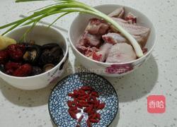 小鸡炖蘑菇的做法图解1