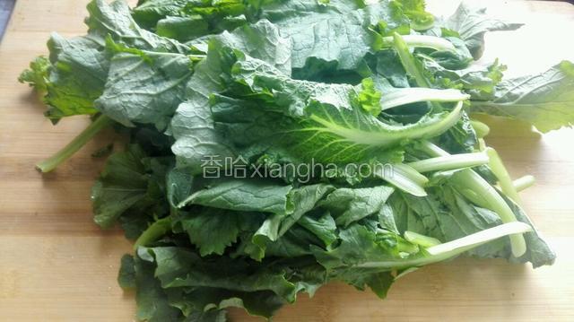 小白菜洗净控干水份！