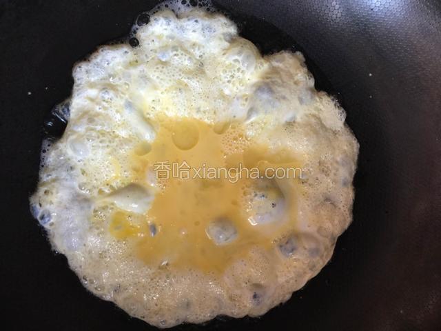 鸡蛋炒熟备用