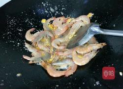 咸蛋黄炒虾的做法图解5