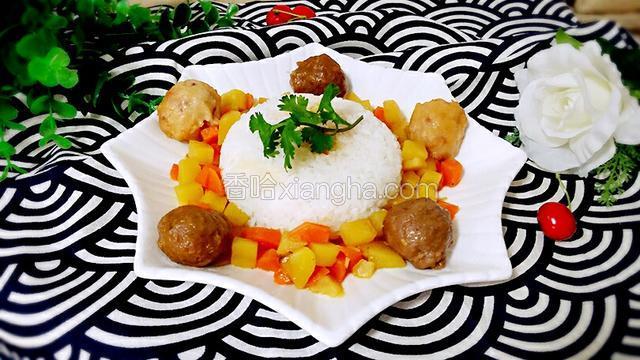肉丸土豆盖浇饭