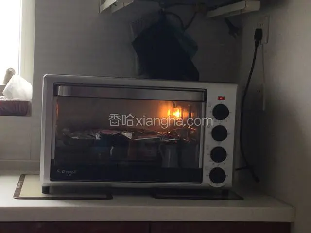放入烤箱 180度 30分钟 需自己掌握火候时间