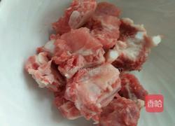 番茄莲藕排骨汤的做法图解1