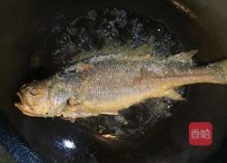 葱烧黄鱼的做法图解7