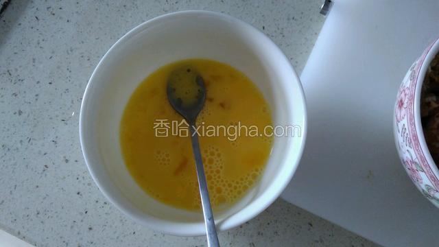 鸡蛋，有的人直接打进去应该也一样