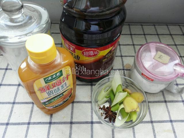 备上酱油，盐，糖，鸡汁，葱姜花椒大料