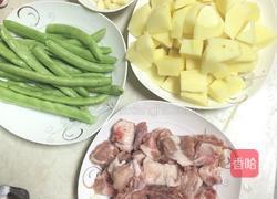 土豆芸豆炖排骨的做法图解1