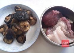 香菇卤肉饭的做法图解1