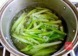 芹菜炒肉丝的做法图解3