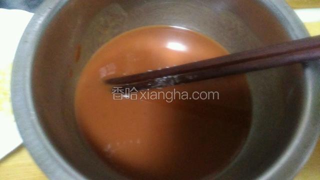 加入一勺淀粉搅拌均匀