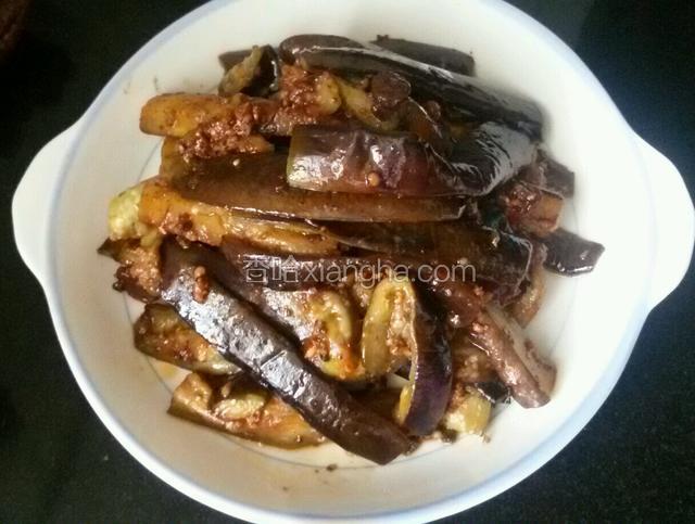 装到微波炉专用盘中。