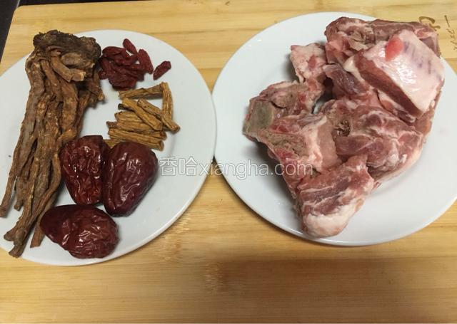 准备好食材，药材洗干净
