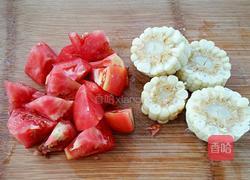 西红柿玉米煲猪骨的做法图解3