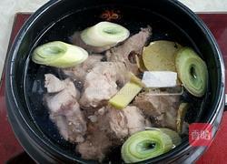 西红柿玉米煲猪骨的做法图解4