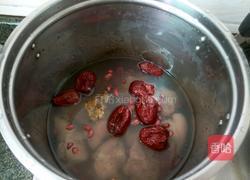 花生大枣猪蹄汤的做法图解4