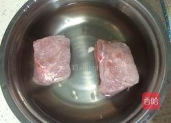 红烧肉炖蘑菇的做法图解1