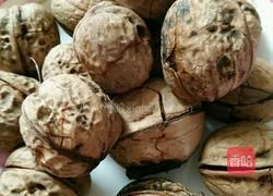 水煮核桃的做法图解1