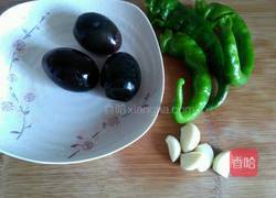 擂辣椒皮蛋的做法图解1