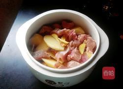猪肉炖土豆的做法图解1