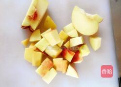 腌桃子的做法图解2