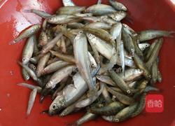 香酥鱼干的做法图解1