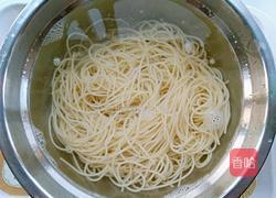 西红柿炒面的做法图解2