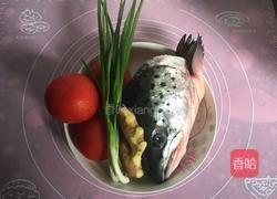 番茄三文鱼头汤的做法图解1