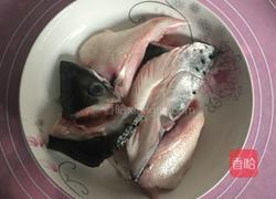 番茄三文鱼头汤的做法图解2