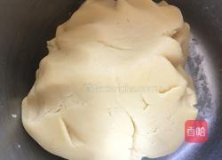 广式蛋黄月饼的做法图解2