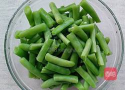 腊肠丁炒四季豆的做法图解3