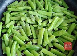 腊肠丁炒四季豆的做法图解7