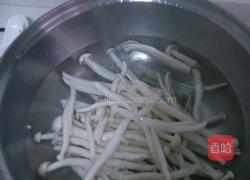 蚝汁海鲜菇炒牛柳的做法图解2