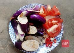 番茄炒茄子的做法图解1