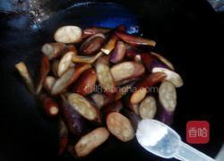 番茄炒茄子的做法图解2